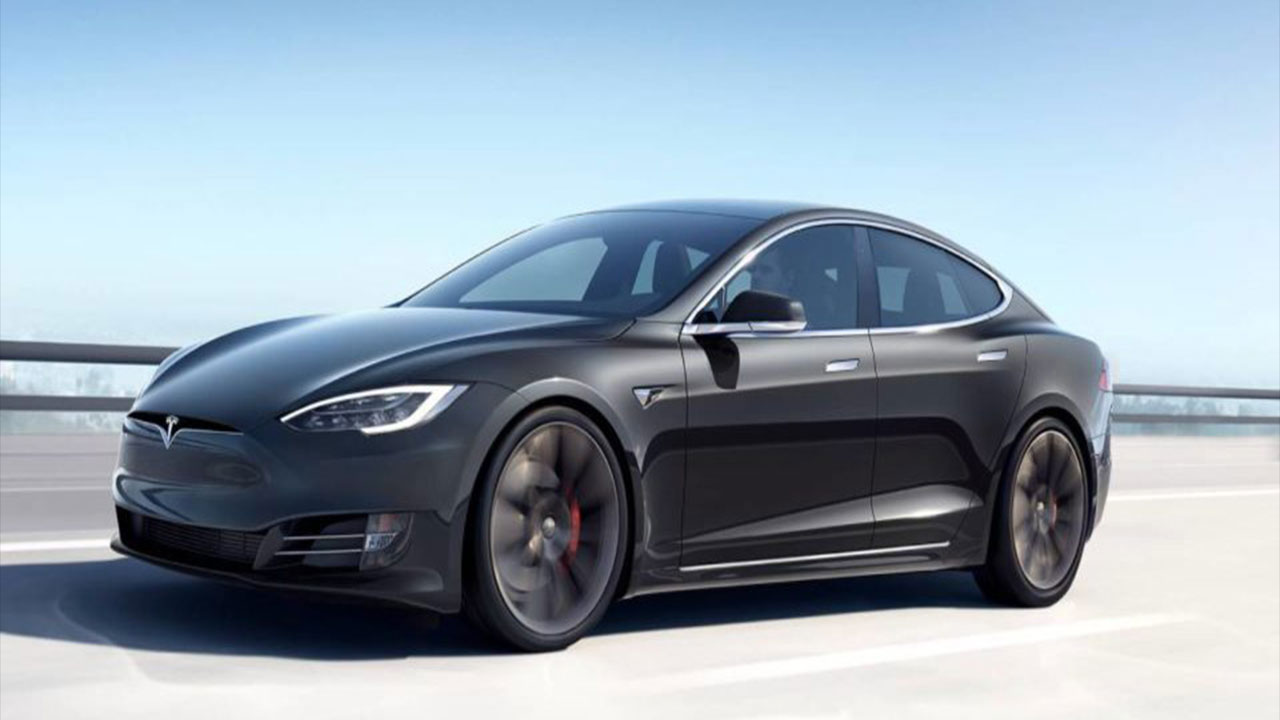 Секрети на отштета: Инженерот на Tesla и конфликтот околу клучниот извор на код