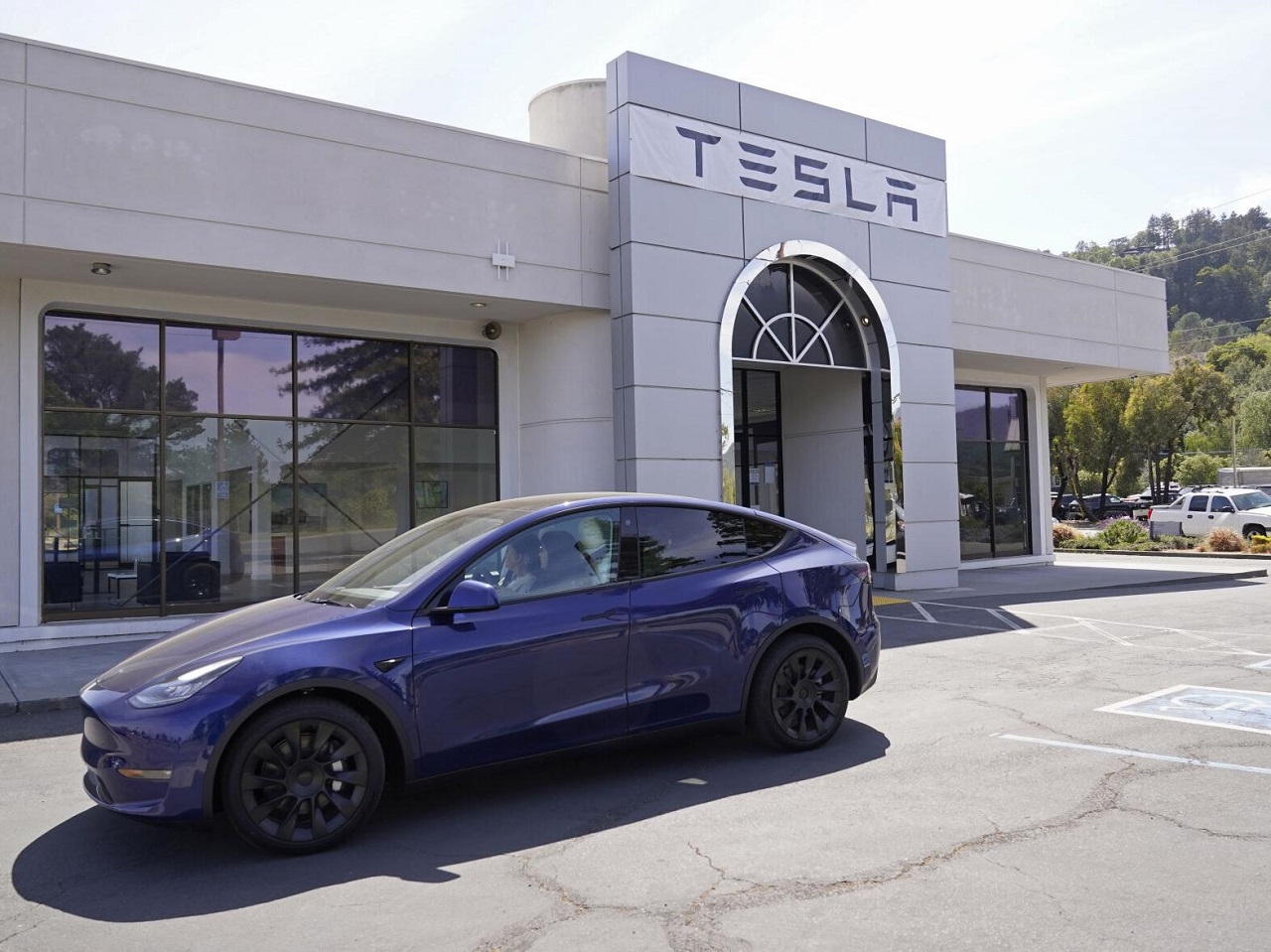 Истражување на автономни возила на Tesla: регулаторни проверки во Калифорнија