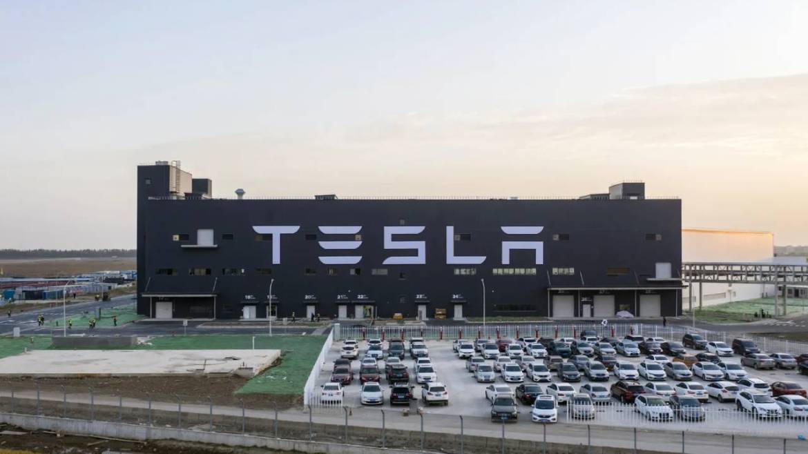 Нов развој во Tesla: прекувремени часови и посветена испорака до крајот на годината