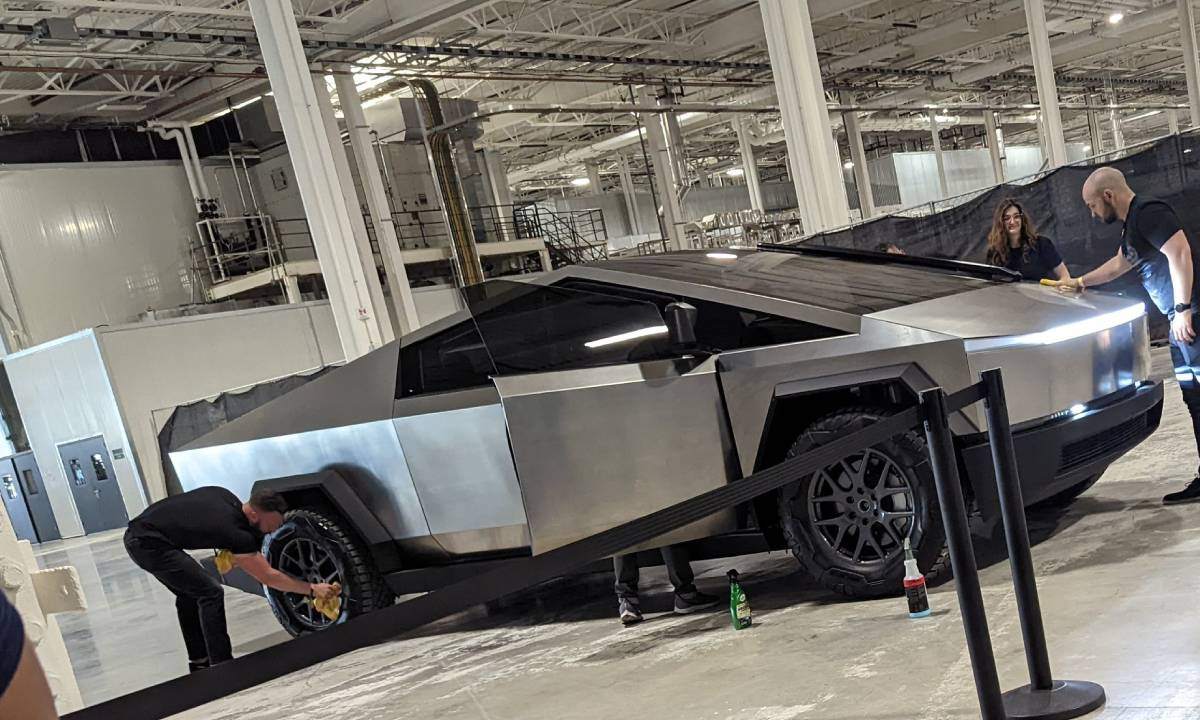 Tesla Cybertruck: најава за новиот задна оска и развој на автономната погонска технологија