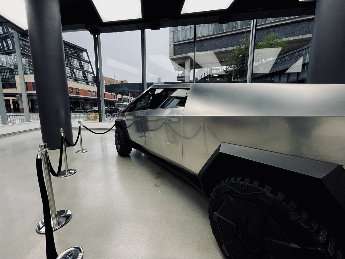 Tesla Cybertruck: Прототипи, цена и идентитет на ерата на електрични имиња