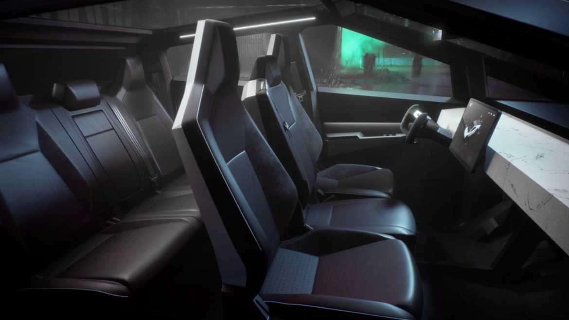 Tesla Cybertruck: Иновации во расклопливите задни седишта и конкуренција со Rivian