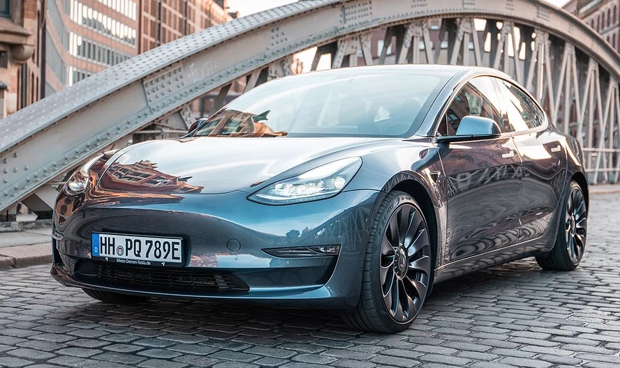 Tesla FSD 10.3 Beta: Проблеми, повлекување на надградбата и безбедносни обрти