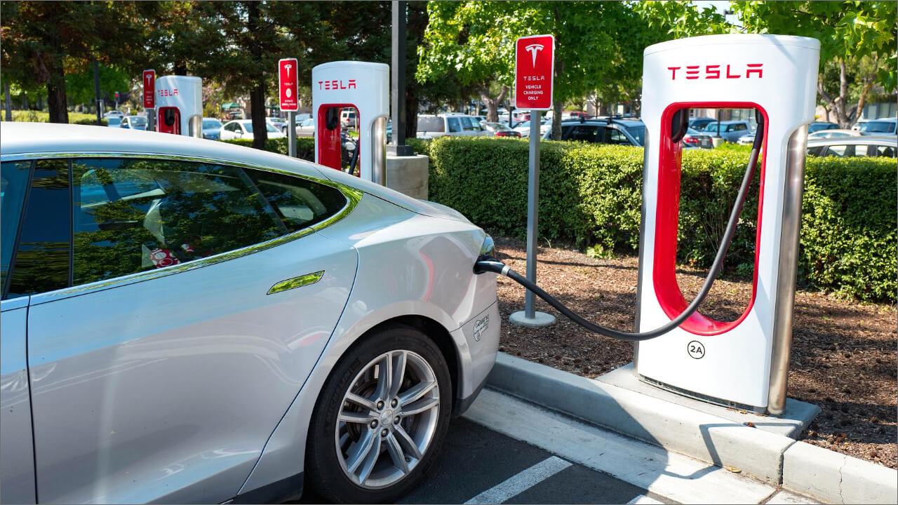 Tesla: Нови капацитети за рециклирање и производство во Шан gaјскиот кластер