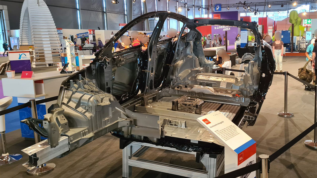 Tesla на IdeenExpo: Сончеви панели и Starlink за иднината на патничките приколки