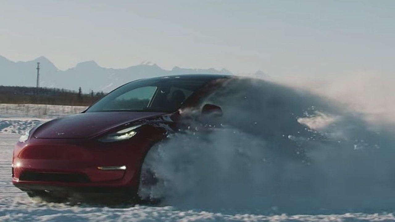 Tesla Model Y: Топлинска пумпа и радарски греачи за подобра работа во студени услови