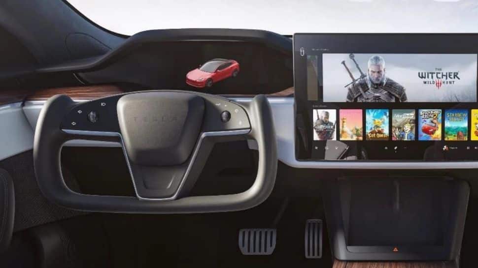 Tesla и истрагата за играње за време на возење: како се менува безбедноста на патната инфраструктура