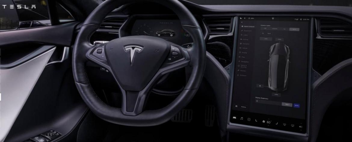 Иновации и снова спор: дали Tesla можност за избор помеѓу стандардниот волан и Yoke дизајнот