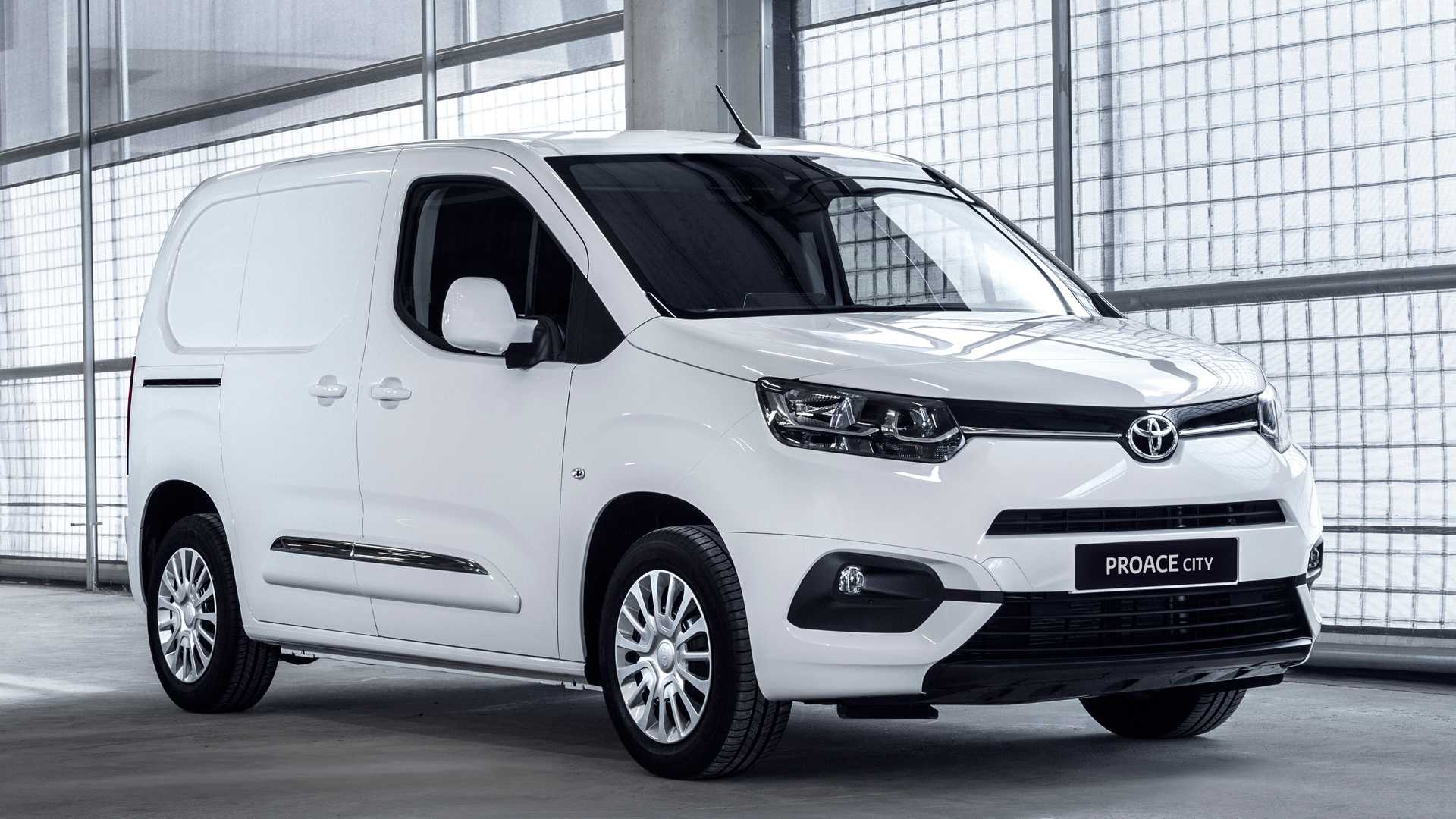 Toyota Proace City во Турција: Комерцијално возило за динамичен животен стиль и економични понуди