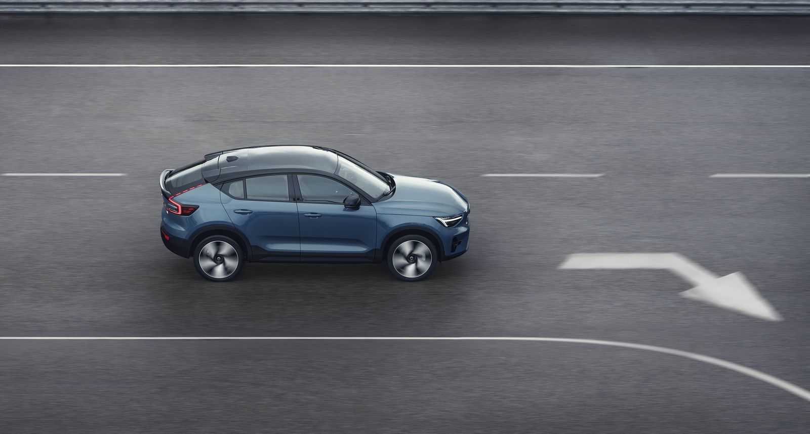 Volvo C40 Recharge: Впечатлив електричен напредок во стилот на спортски SUV