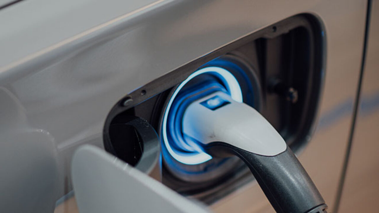 Француските нови решенија за полнење: Беспроводно и стреловидно inductive полнење при возење