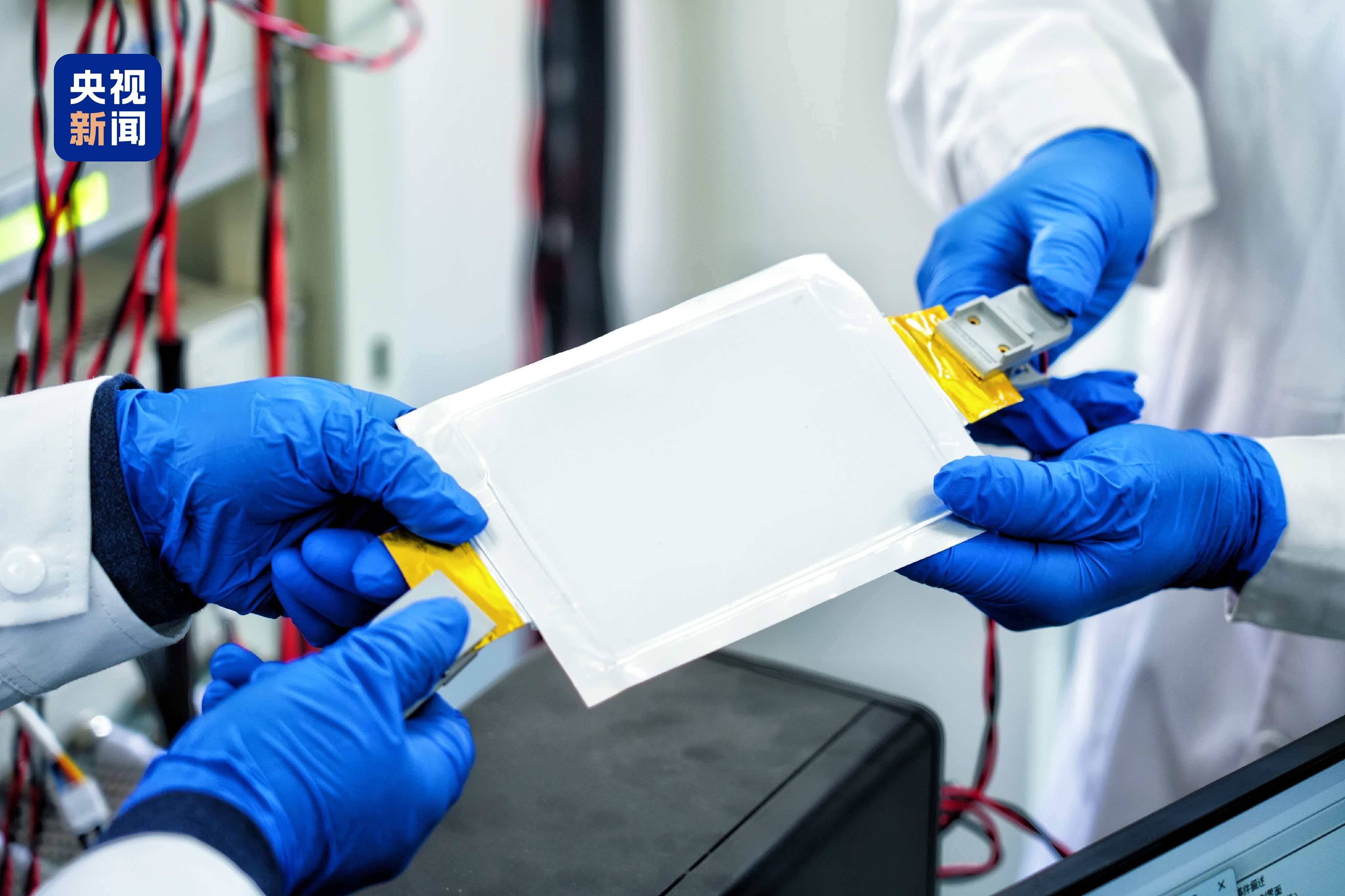 Нова комуникациска механизам во литиумските батерии со флуорирани хидрокарбонски електролити