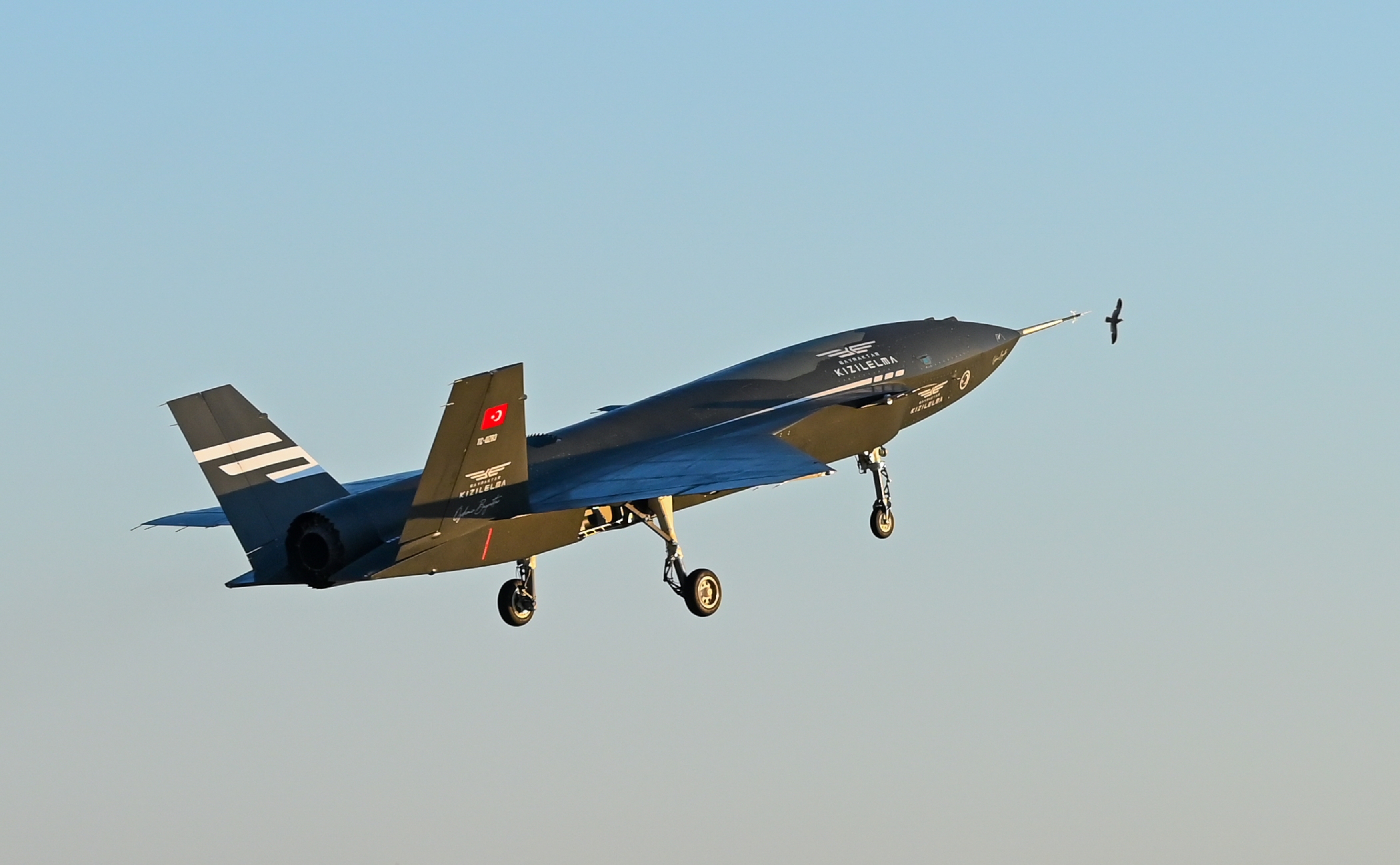 Бјелкираната KIZILELMA: Првата беспилотна борбена летелица на Турција влегува во оперативна употреба