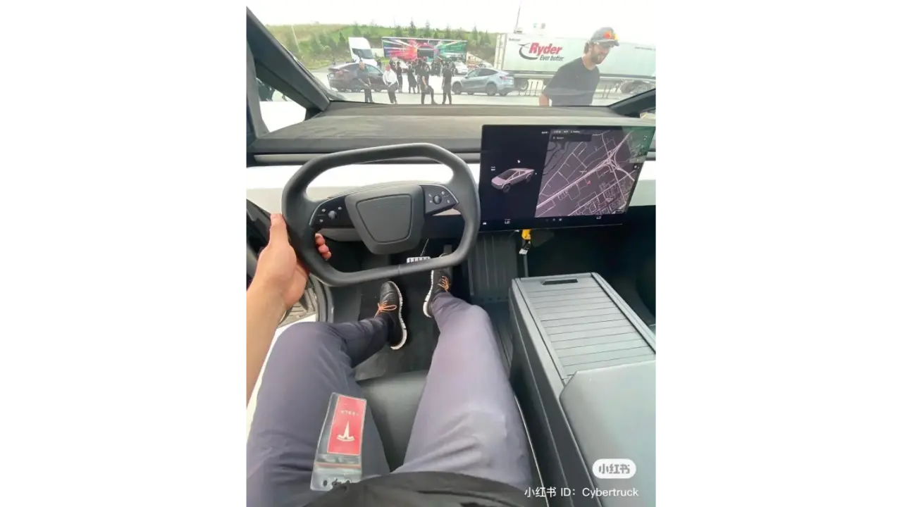 Истек на внатрешниот дизајн на Cybertruck: минималистички концепт или визија за иднината?