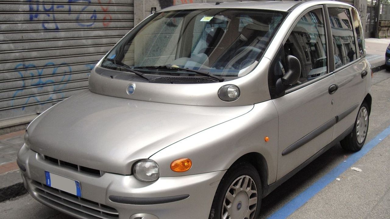 Најгрозните автомобили во светот: Критички поглед на дизајните од минатото