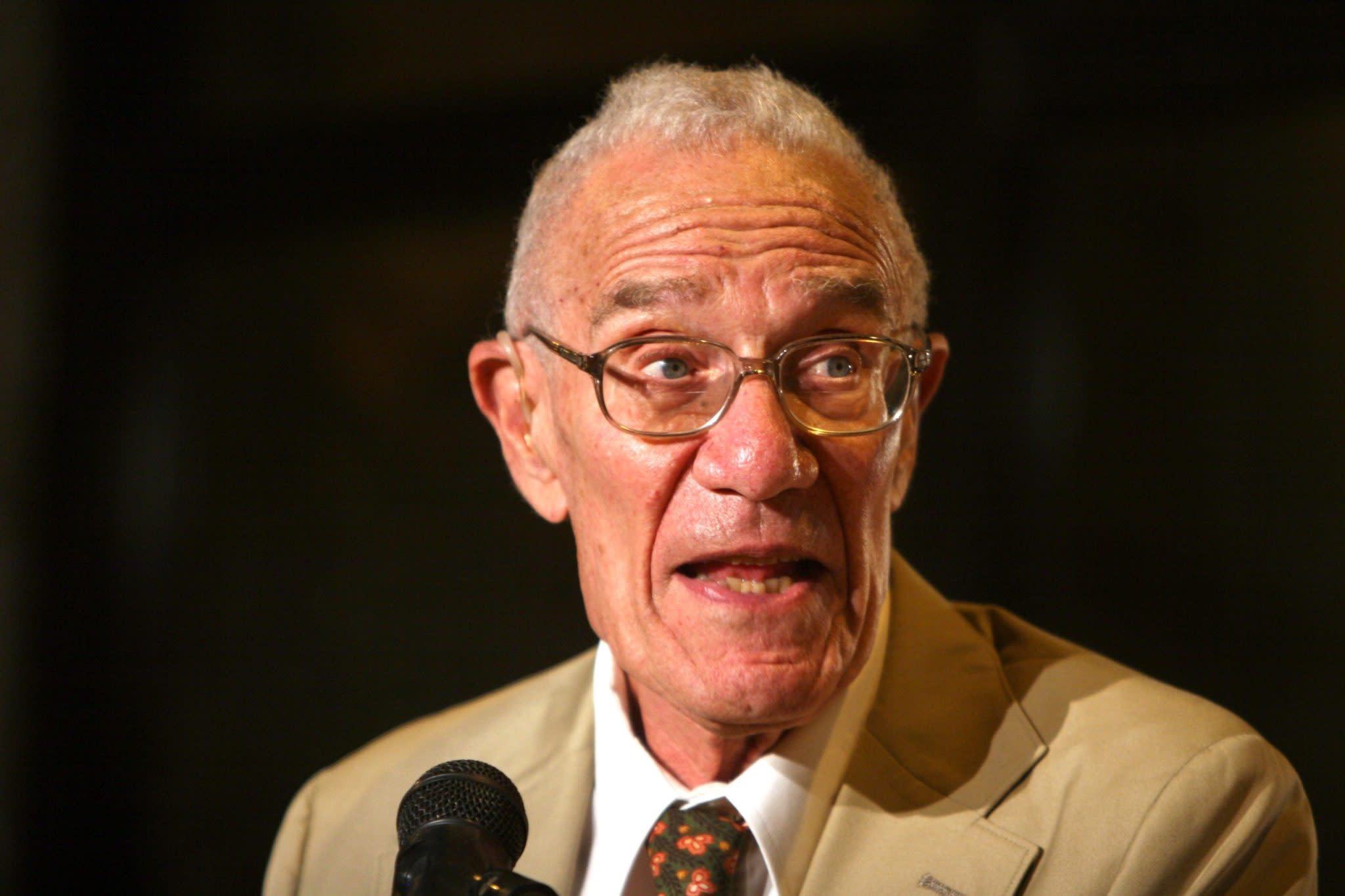 Вештачка интелигенција и ефикасност: сегашни перспективи за J-кривата, довербата и влијанието врз климата