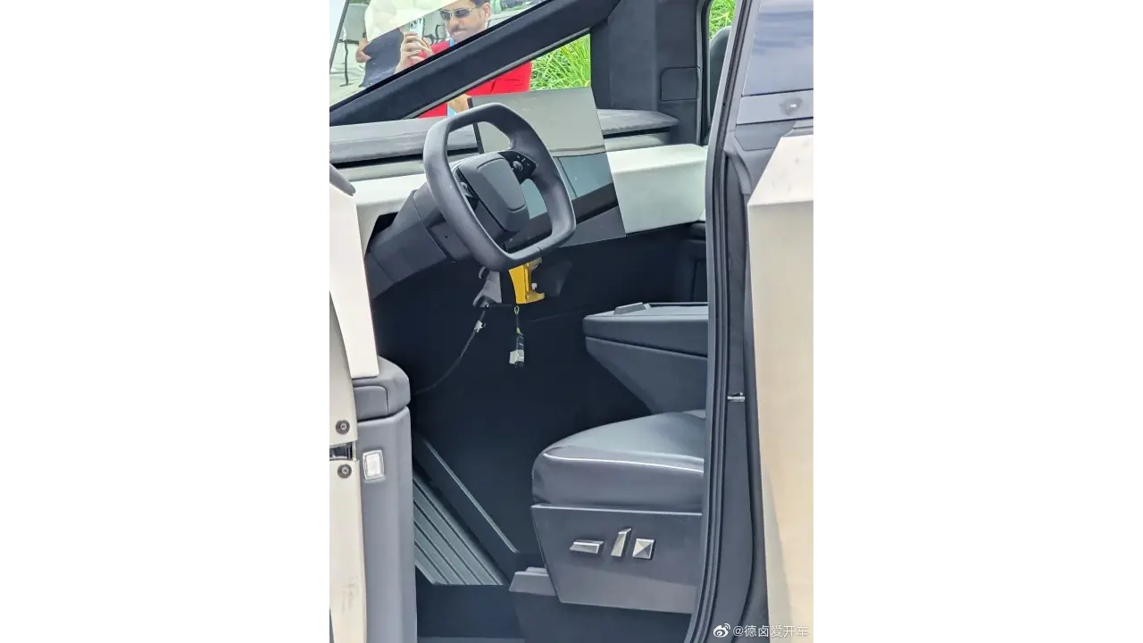 Истек на внатрешниот дизајн на Cybertruck: минималистички концепт или визија за иднината?