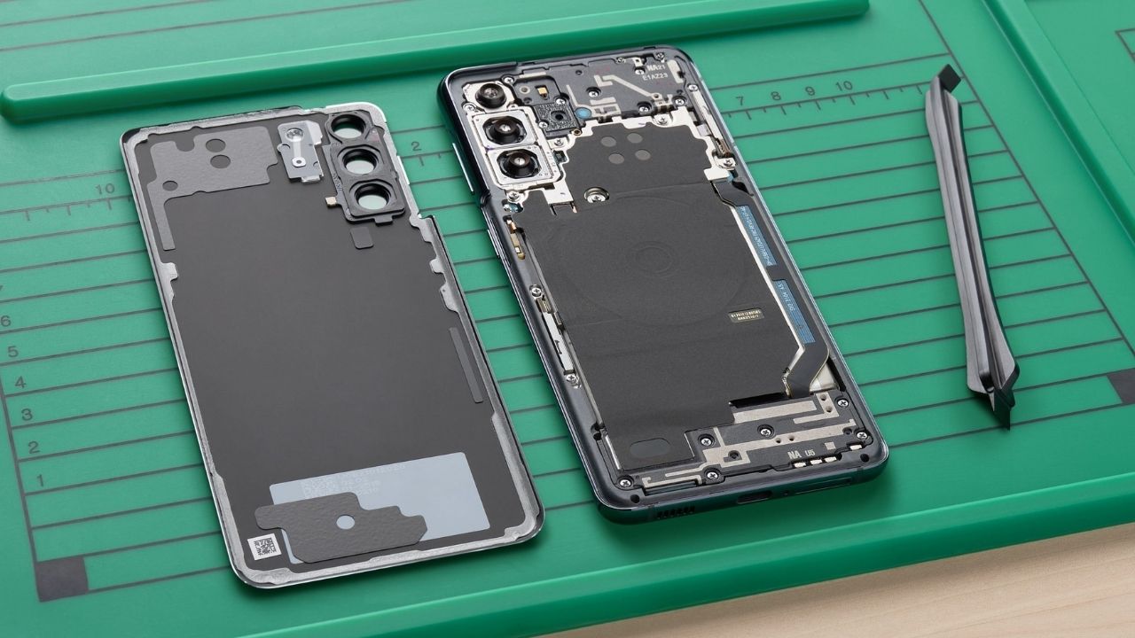 Зелена вертикална линија на Android екранот: Причини и решенија