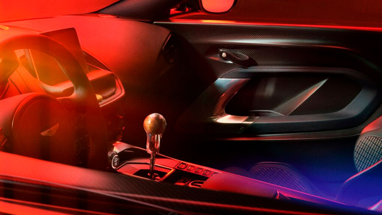 Aston Martin Valour: Посебна ограничена серија на 110. година за исклучително патување