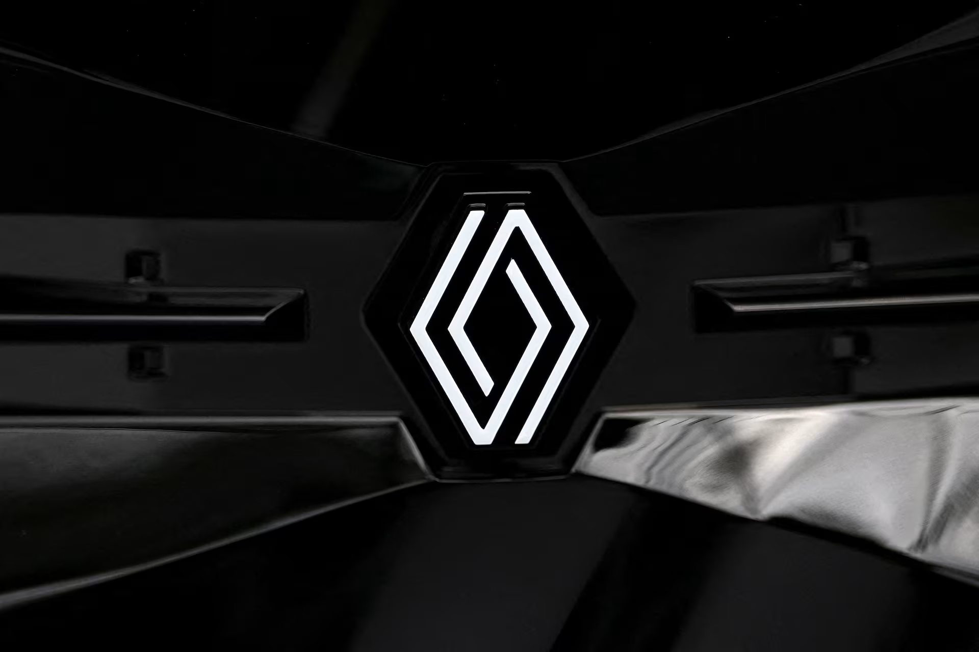 Рено се вклучува во одбранбениот проект за јакнење на екосистемот за дронови во Франција