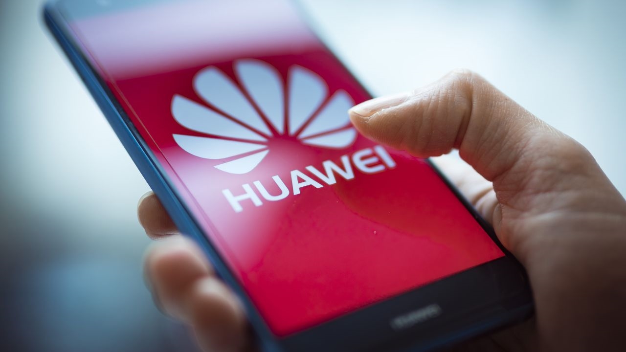 Лидерство на Huawei на кинескиот пазар: 2025 година со интензивна конкуренција и намалување на пазарот