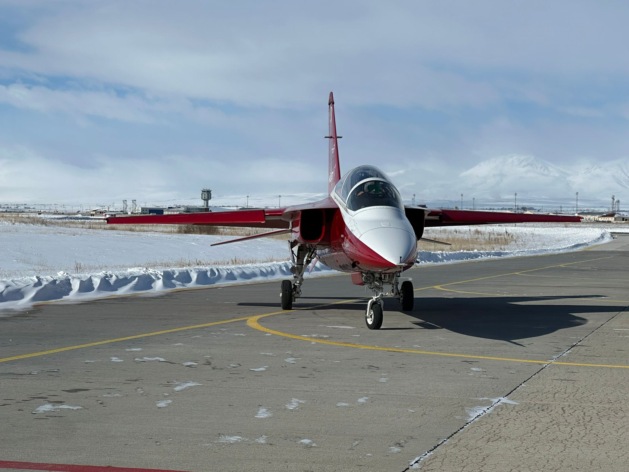 HÜRJET: Националниот јет-учебен авион тестиран во тешки студени услови во Ерзурум и цели за производство