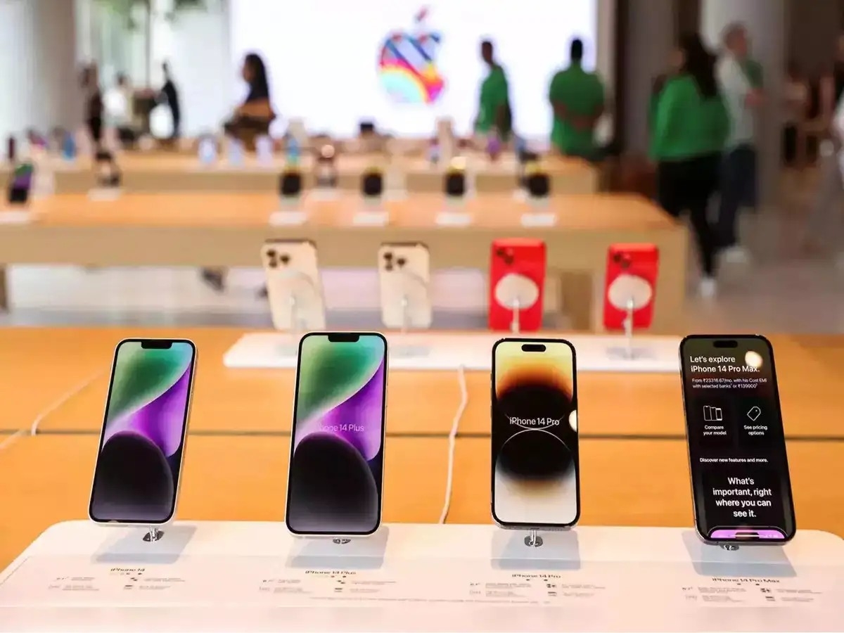 Прогнозите на IDC за 2026 година нагласуваат остар пад на пазарот на паметни телефони и предупредуваат за нерамнотежа во 2027-2028