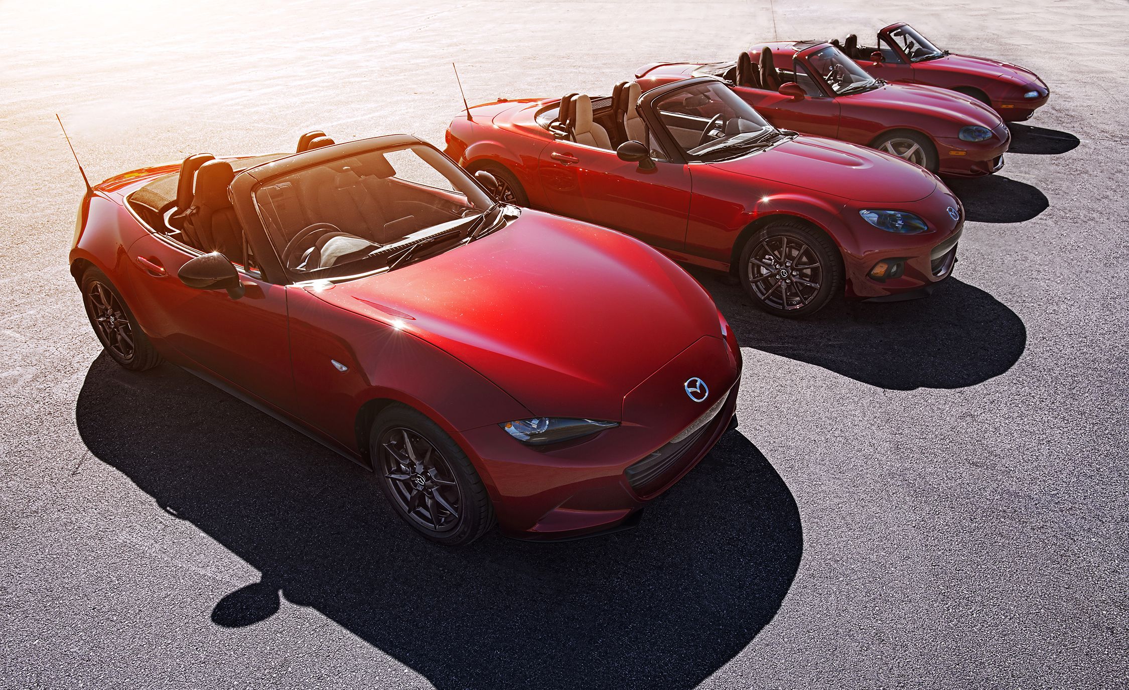Тековни дебати за електричниот пат на Mazda MX-5 во 2026 година и хибридните опции