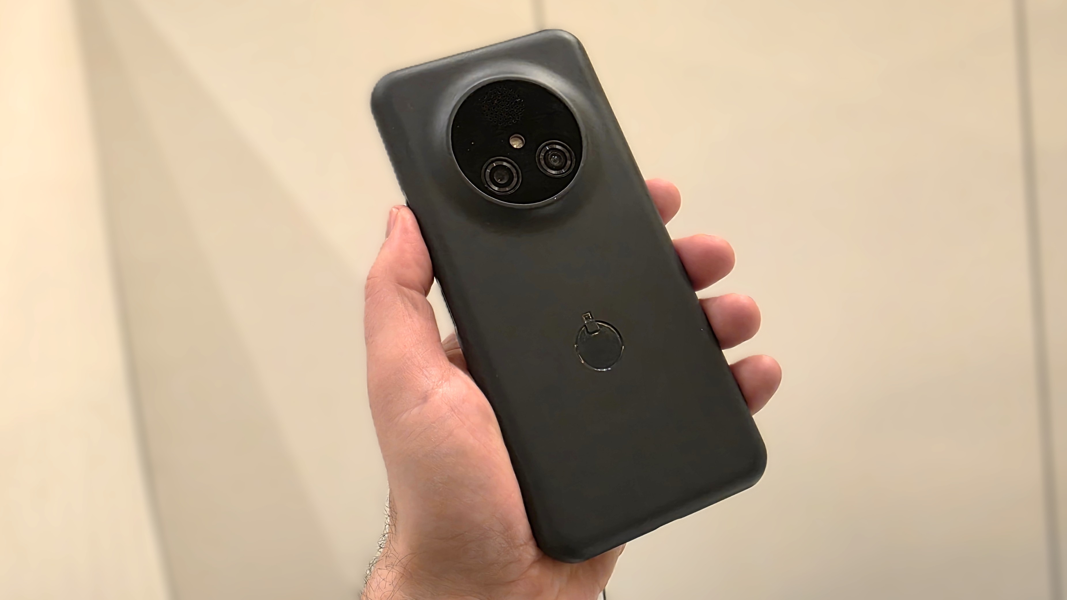 NexPhone: Истражете ја корисничката искуство со три оперативни системи на едно уред