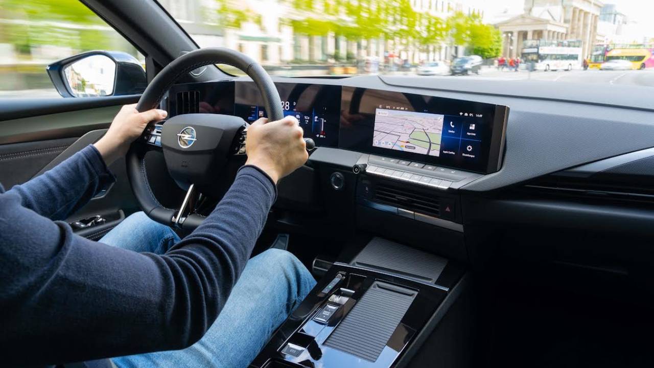 Opel Astra Elektrik: Цена, Карактеристики и Искуство во Вожње