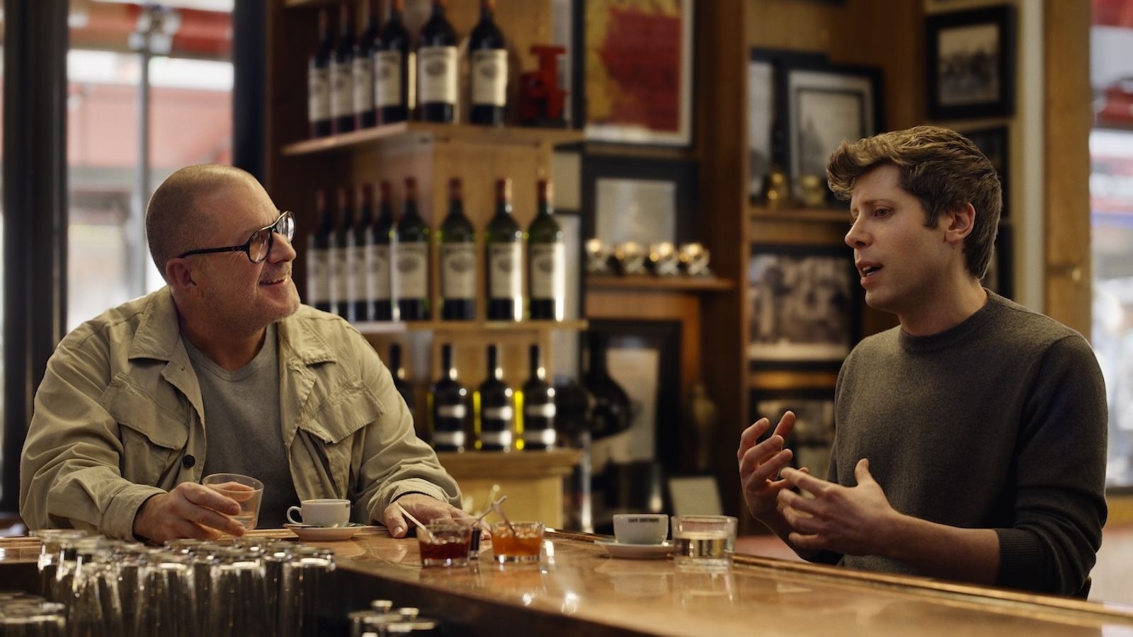 OpenAI’s Prвиот Вештачки Интелигенсен Хардуер: Заднинската страна на одложувањето и правните конфликтности