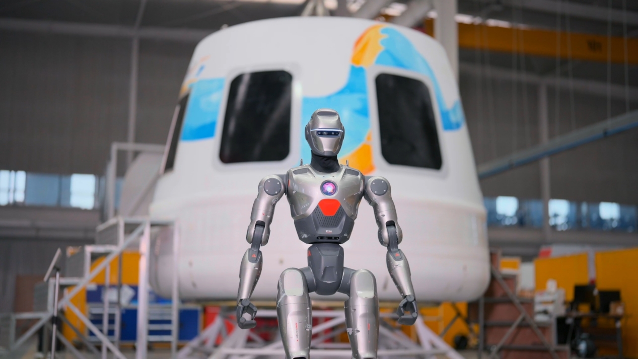 Патување во вселената со хуманоиден робот-астронаут PM01: Стратегкото партнерство меѓу Engine AI и Interstellor