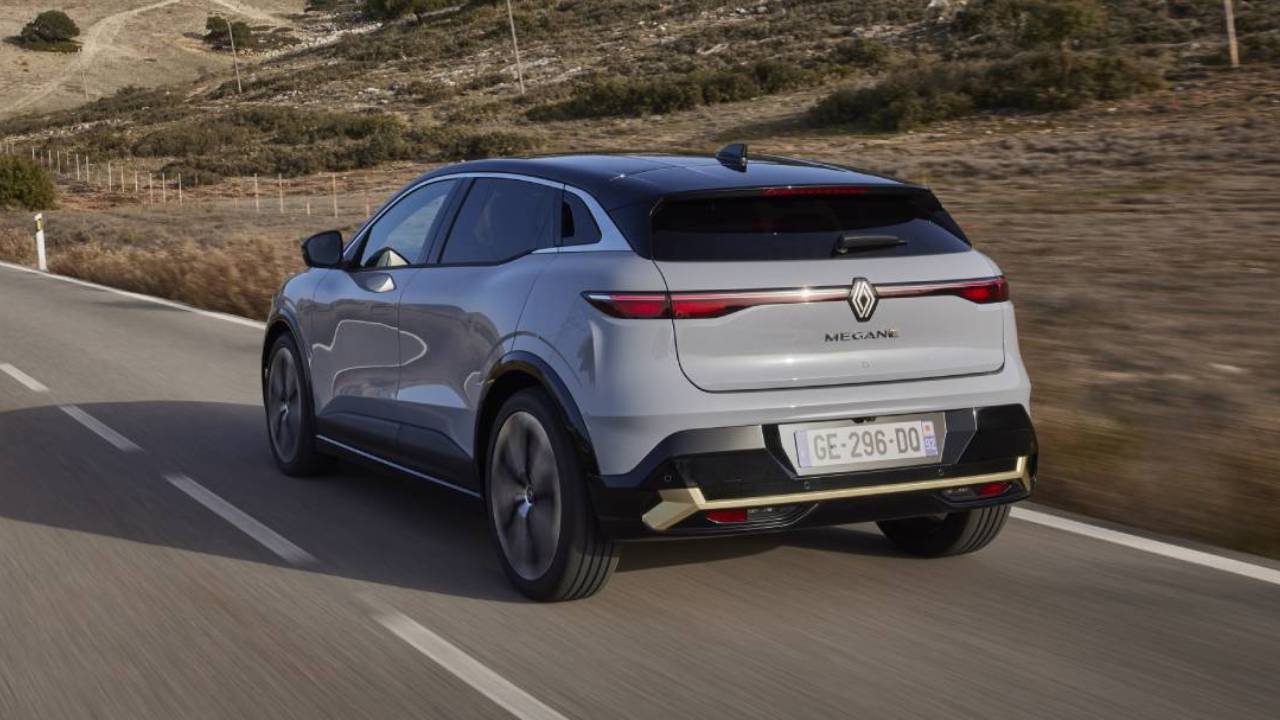 Renault Megane E-Tech: Новото лице на електричните автомобили во Турција и приказната со залихите