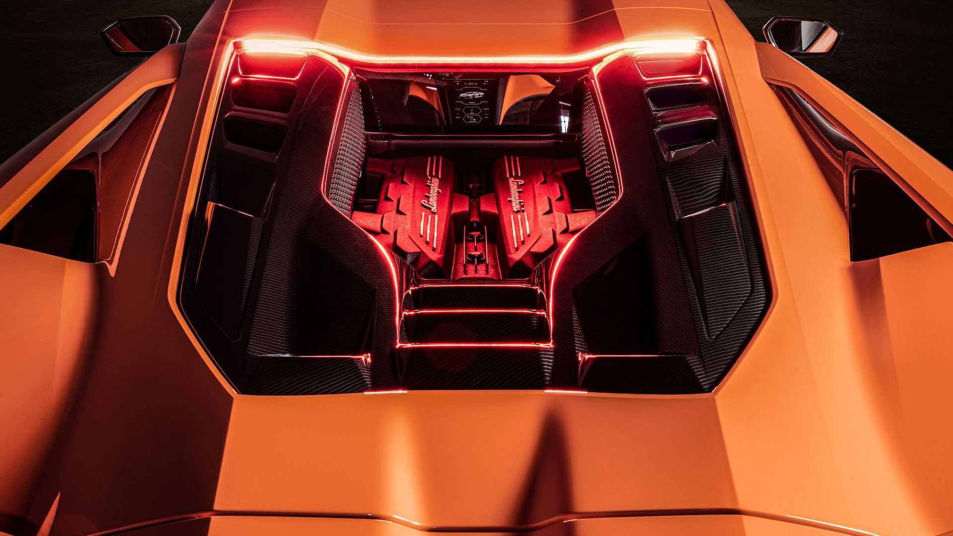 Ламбардини Revuelto: Нова поглед на врвен хибрид со V12 и три електрични мотори