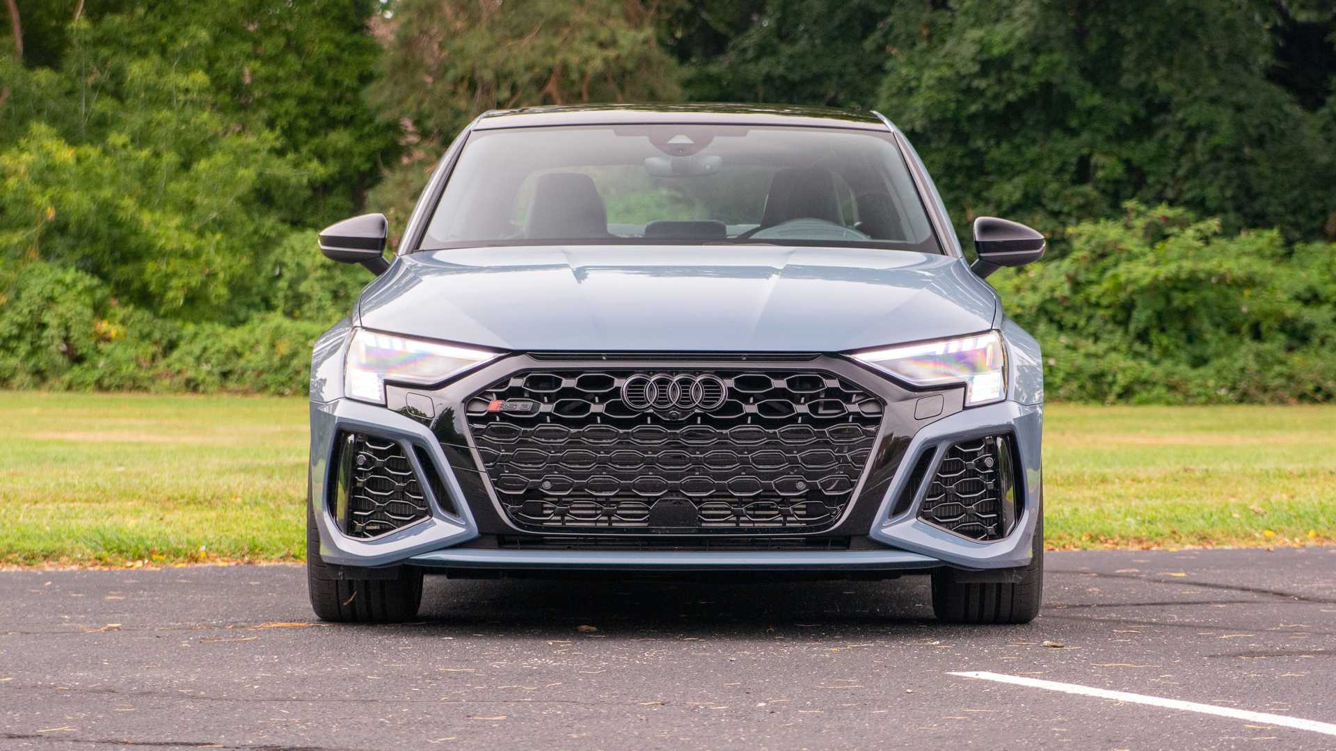 RS3’nата моќност се зголемува: Новата изведба и техничките карактеристики на Audi преку протекување