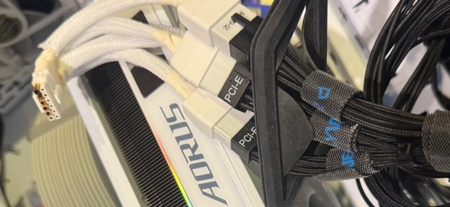 Покаѓа на топење на RTX 5090 и 12V-2x6 конектори: Проблемот продолжува дури и со граница од 500W