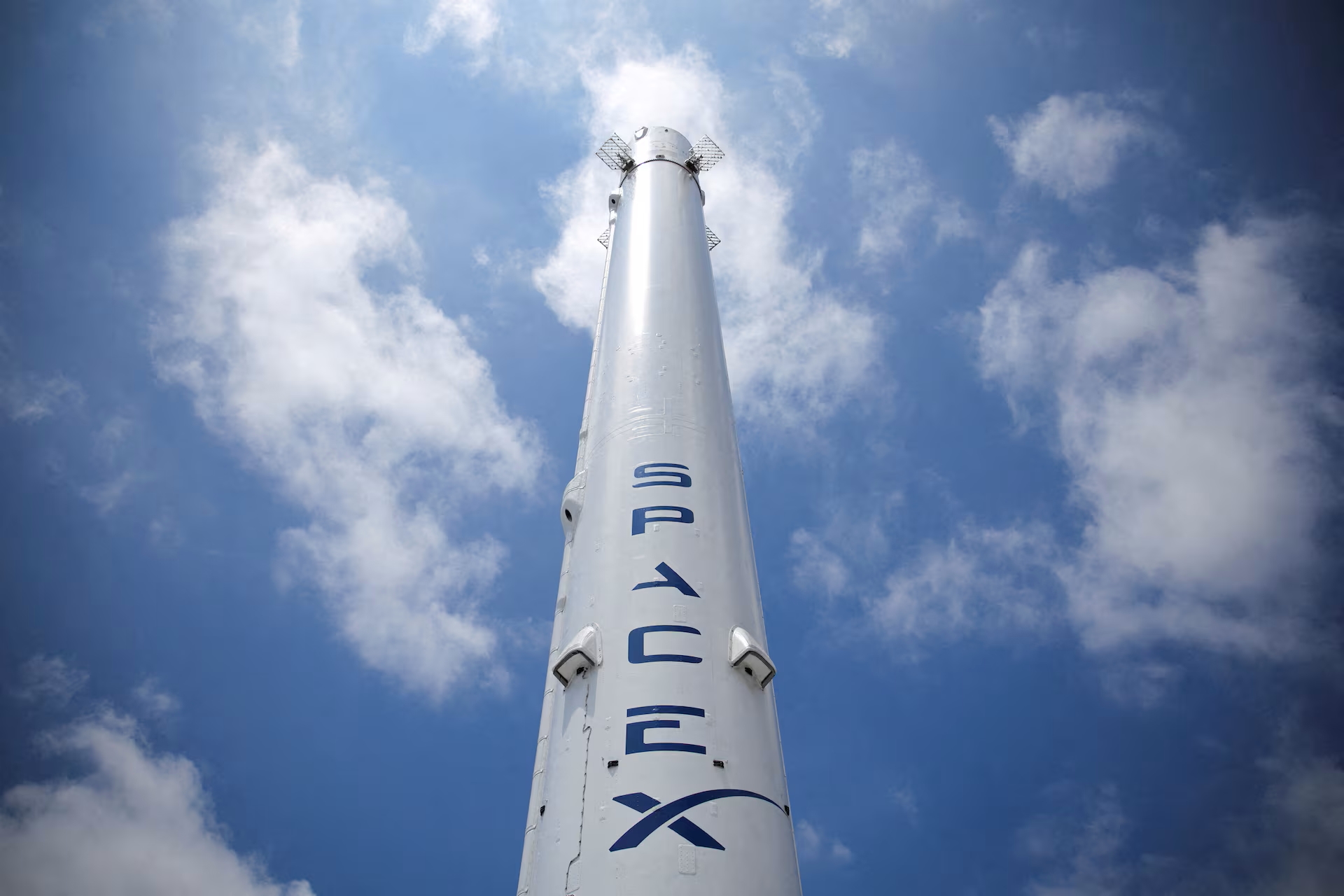 SpaceX, Фокусирајќи се на Месечината: Плановите за Марс се одложуваат, сега доминираат вештачката интелигенција и финансиските потези