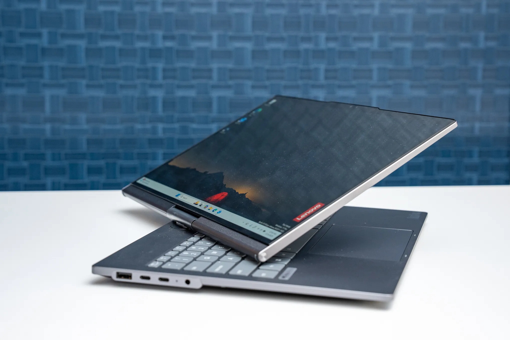 ThinkBook Plus Gen 7 Auto Twist: Екранот што го носи со себе интелигентен преносен компјутер