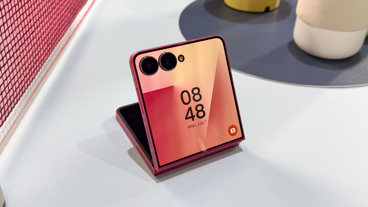 Galaxy Z Flip 8 и One UI 9: Трендови со Exynos 2600 и Android 17